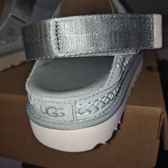 UGG Goldenstar Clogs - Picture 3 of 5